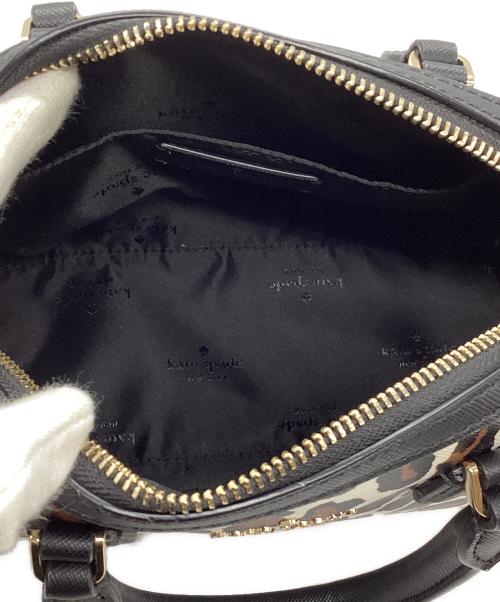 Kate Spade（ケイトスペード）Kate Spade (ケイトスペード) マディソン スポッテッド レオパード プリント ドーリー ダッフル クロスボディ ベージュ×ホワイトの古着・服飾アイテム