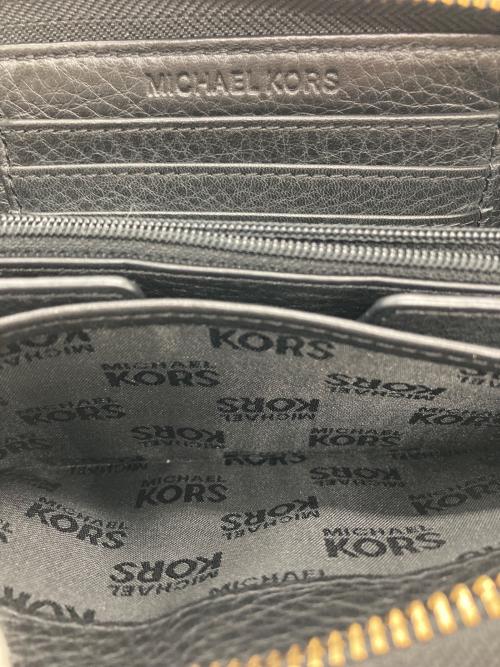 MICHAEL KORS（マイケルコース）MICHAEL KORS (マイケル・コース) ラウンドジップウォレット ブラックの古着・服飾アイテム