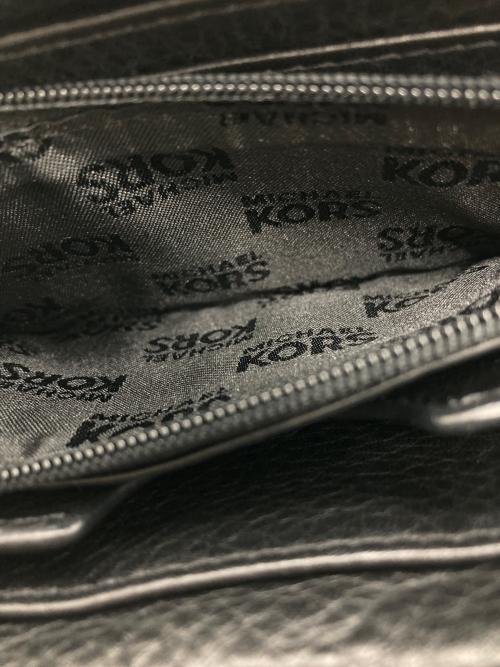 MICHAEL KORS（マイケルコース）MICHAEL KORS (マイケル・コース) ラウンドジップウォレット ブラックの古着・服飾アイテム