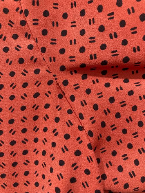 ANAYI（アナイ）ANAYI (アナイ) ボウタイネックシフォンドットブラウス レッド サイズ:36の古着・服飾アイテム