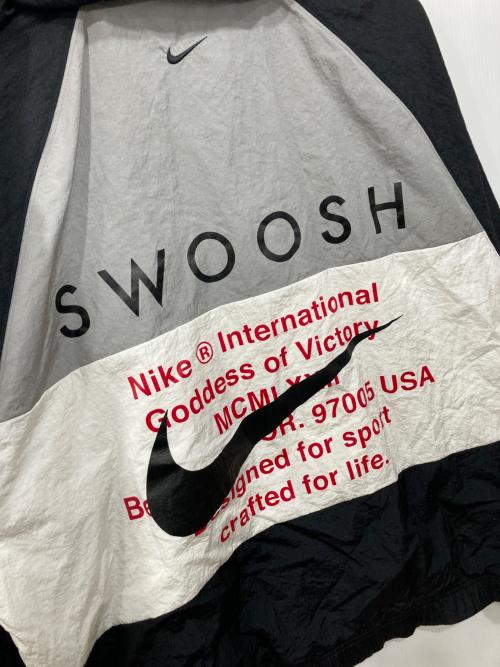 NIKE（ナイキ）NIKE (ナイキ) ダブルスウォッシュウーブンフーデッドジャケット ブラック サイズ:XXLの古着・服飾アイテム