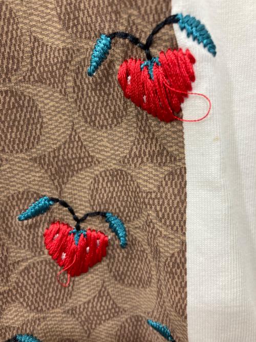 COACH（コーチ）COACH (コーチ) シグネチャー刺繍Tシャツ ホワイト サイズ:Sの古着・服飾アイテム