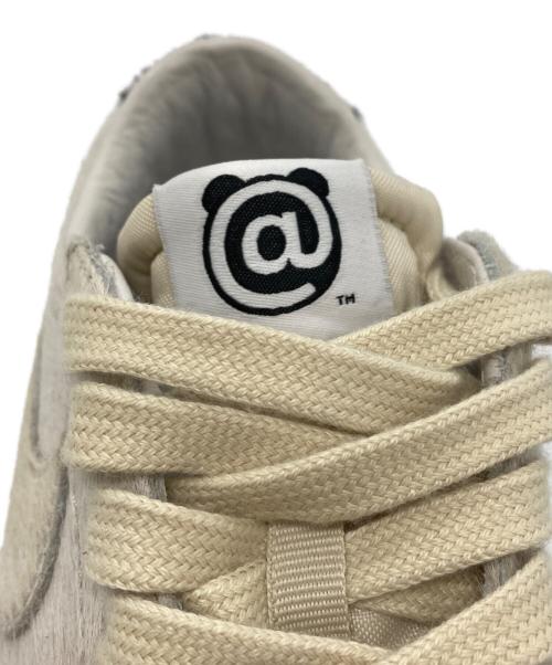 NIKE SB（ナイキエスビー）NIKE SB (ナイキエスビー) MEDICOM TOY (メディコムトイ) スニーカー アイボリー サイズ:23.5の古着・服飾アイテム