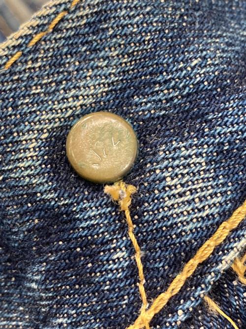 LEVI'S（リーバイス）LEVI'S (リーバイス) ダメージ加工ジーンズ ブルー サイズ:W31の古着・服飾アイテム