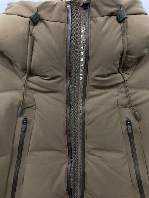 DESCENTE ALLTERRAIN（デザイント オルテライン）Descente ALLTERRAIN (デザイント オルテライン) JOURNAL STANDARD (ジャーナルスタンダード) 別注 水沢ダウンジャケット マウンテニア カーキ サイズ:Sの古着・服飾アイテム