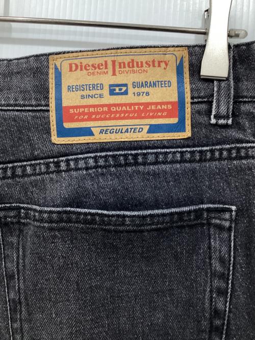 DIESEL（ディーゼル）DIESEL (ディーゼル) ストレートレッグジーンズ ブラック サイズ:30の古着・服飾アイテム