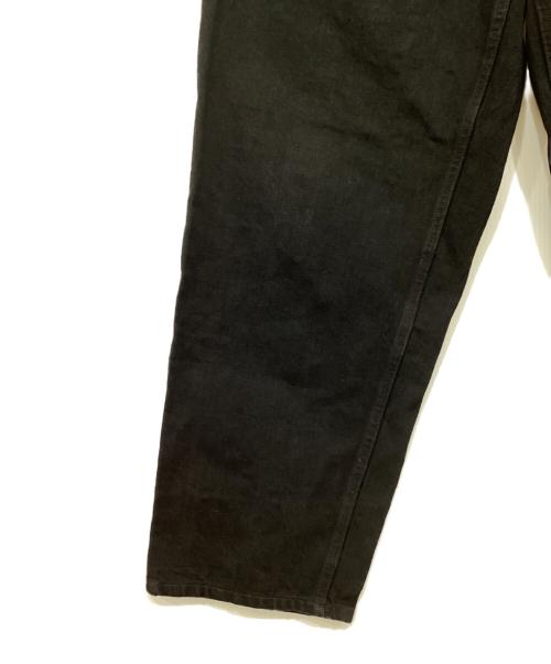 COMOLI（コモリ）COMOLI (コモリ) ブラックデニム ベルテッドパンツ ブラック サイズ:1の古着・服飾アイテム
