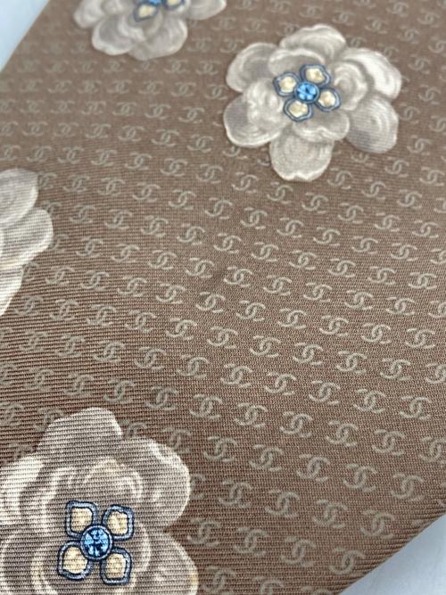 CHANEL（シャネル）CHANEL (シャネル) カメリアネクタイ ベージュ サイズ:不明の古着・服飾アイテム