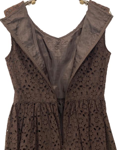 ANAYI（アナイ）ANAYI (アナイ) カットワークノースリーブワンピース ブラウン サイズ:36 未使用品の古着・服飾アイテム