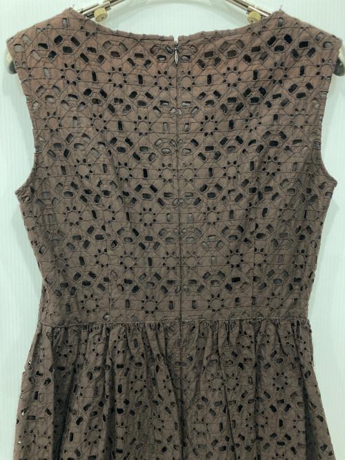 ANAYI（アナイ）ANAYI (アナイ) カットワークノースリーブワンピース ブラウン サイズ:36 未使用品の古着・服飾アイテム
