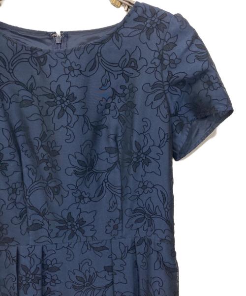 ANAYI（アナイ）ANAYI (アナイ) フラワーフロッキー ミモレ丈ワンピース ネイビー サイズ:36 未使用品の古着・服飾アイテム