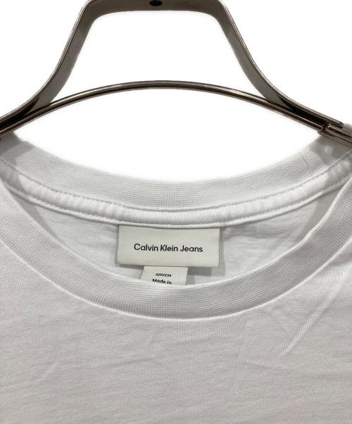 Calvin Klein Jeans（カルバンクラインジーンズ）Calvin Klein Jeans (カルバンクラインジーンズ) プリントTシャツ ホワイト サイズ:Sの古着・服飾アイテム