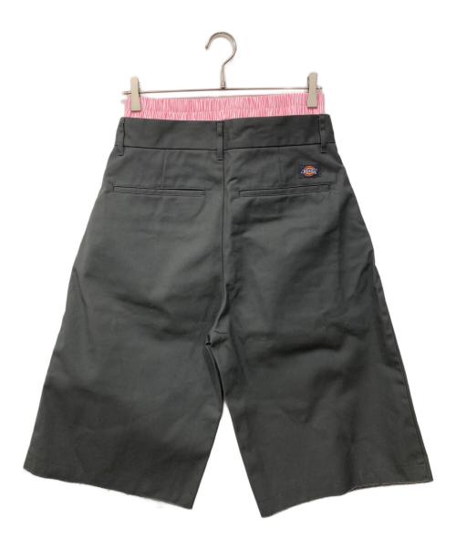 Dickies（ディッキーズ）Dickies (ディッキーズ) CAMPHOR WOOD (カンファーウッド) レイヤードボクサーカットオフワイドチノショーツ グレー×ピンク サイズ:Mの古着・服飾アイテム