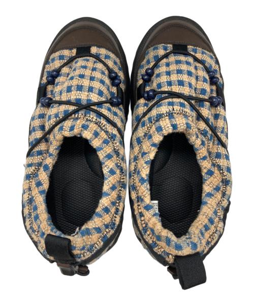 suicoke（スイコック）suicoke (スイコック) STORY MFG (ストーリーエムエフジー) PEPPER / シューズ ベージュ×ブルー サイズ:27cmの古着・服飾アイテム