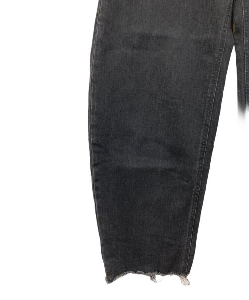 YANUK（ヤヌーク）YANUK (ヤヌーク) カーブテーパードデニムパンツ ブラック サイズ:W21の古着・服飾アイテム