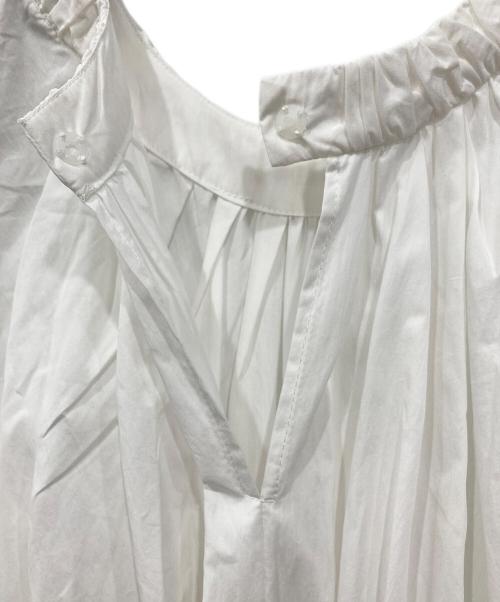 emmi atelier（エミアトリエ）emmi atelier (エミアトリエ) シャーリングフレアーワンピース ホワイトの古着・服飾アイテム