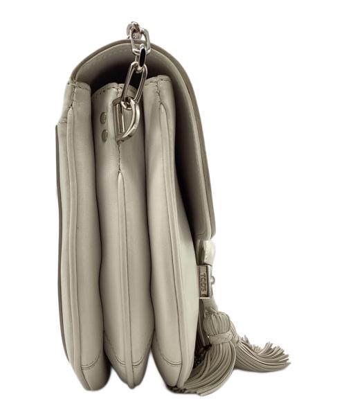 TOD'S（トッズ）TOD'S (トッズ) ダブルTリング タッセルショルダーバッグ ホワイトの古着・服飾アイテム
