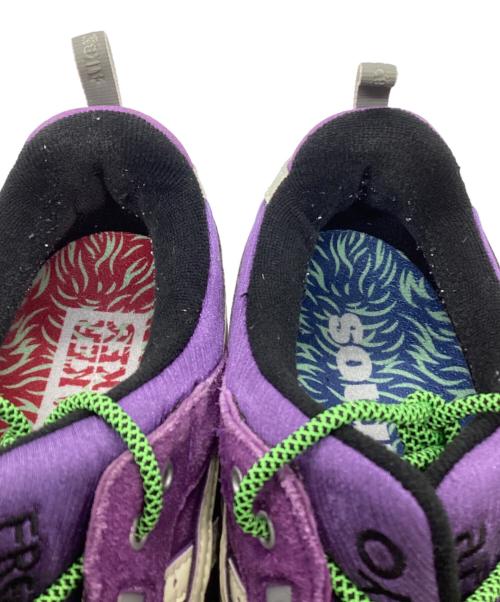 asics（アシックス）asics (アシックス) ATMOS (アトモス) Sneaker Freaker (スニーカフリーカー) スニーカー グレー×パープル サイズ:28.5㎝の古着・服飾アイテム