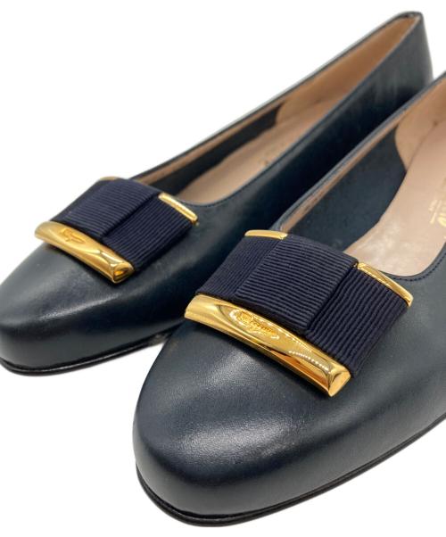 Salvatore Ferragamo（サルヴァトーレ フェラガモ）Salvatore Ferragamo (サルヴァトーレ フェラガモ) チャンキーヒールパンプス ネイビー サイズ:5 1/2の古着・服飾アイテム