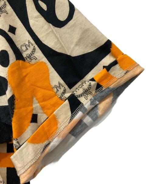MCM（エムシーエム）MCM (エムシーエム) 総柄Tシャツ ベージュ×オレンジ サイズ:Mの古着・服飾アイテム