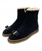 Salvatore Ferragamoサルヴァトーレ フェラガモ）の古着「ヴァラリボン スウェードブーツ」｜ブラック