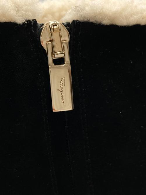 Salvatore Ferragamo（サルヴァトーレ フェラガモ）Salvatore Ferragamo (サルヴァトーレ フェラガモ) ヴァラリボン スウェードブーツ ブラック サイズ:7 1/2の古着・服飾アイテム