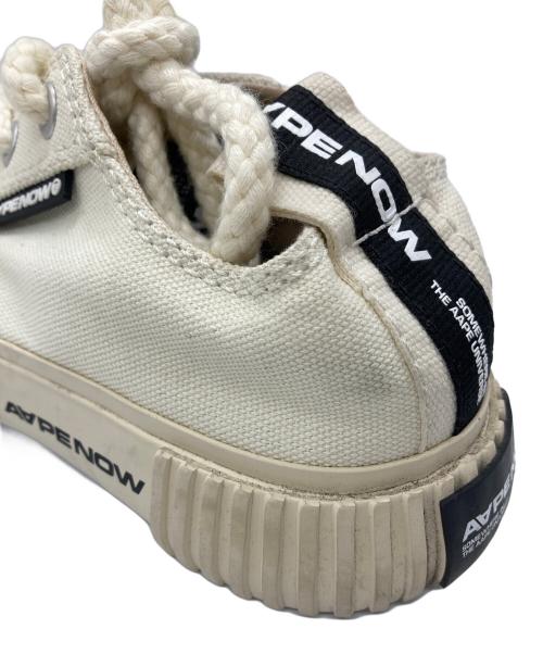 Aape BY A BATHING APE（エーエイプ バイ アベイシングエイプ）AAPE BY A BATHING APE (エーエイプ バイ アベイシングエイプ) ローカットスニーカー アイボリー サイズ:25cmの古着・服飾アイテム