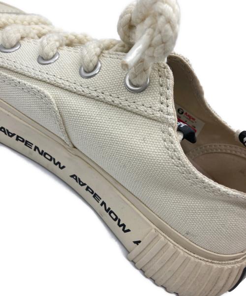 Aape BY A BATHING APE（エーエイプ バイ アベイシングエイプ）AAPE BY A BATHING APE (エーエイプ バイ アベイシングエイプ) ローカットスニーカー アイボリー サイズ:25cmの古着・服飾アイテム