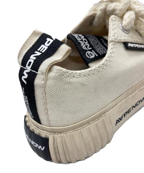 Aape BY A BATHING APE（エーエイプ バイ アベイシングエイプ）AAPE BY A BATHING APE (エーエイプ バイ アベイシングエイプ) ローカットスニーカー アイボリー サイズ:25cmの古着・服飾アイテム