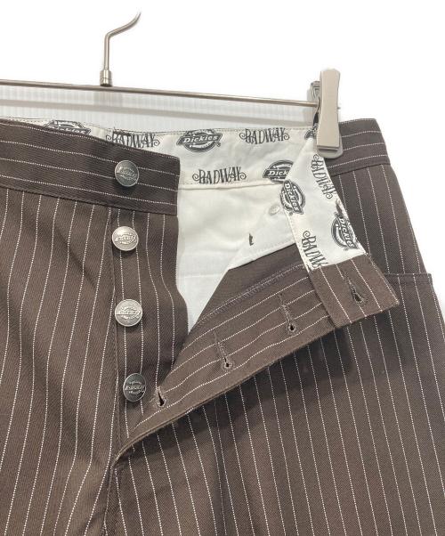 Dickies（ディッキーズ）Dickies (ディッキーズ) BADWAY (バッドウェイ) ストライプチノパン ブラウン サイズ:Mの古着・服飾アイテム