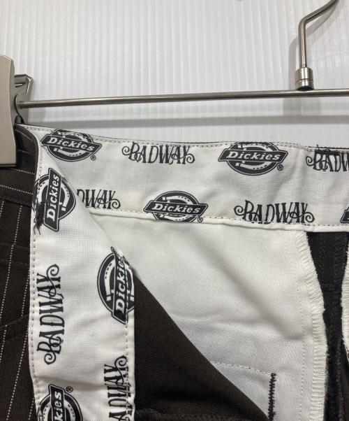 Dickies（ディッキーズ）Dickies (ディッキーズ) BADWAY (バッドウェイ) ストライプチノパン ブラウン サイズ:Mの古着・服飾アイテム