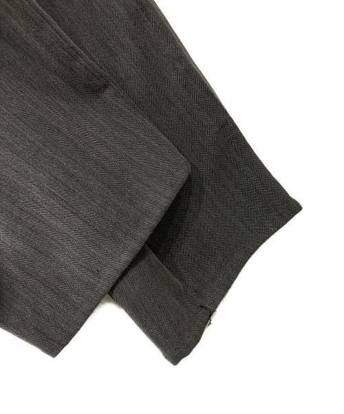 Abuku（アブク）Abuku (アブク) パールスタッズワイドタックヘリンボーンスラックス グレー サイズ:Mの古着・服飾アイテム
