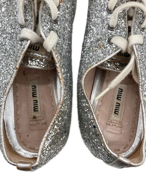 MIU MIU（ミュウミュウ）MIU MIU (ミュウミュウ) ビジューグリッターローカットスニーカー シルバー サイズ:36 1/2の古着・服飾アイテム