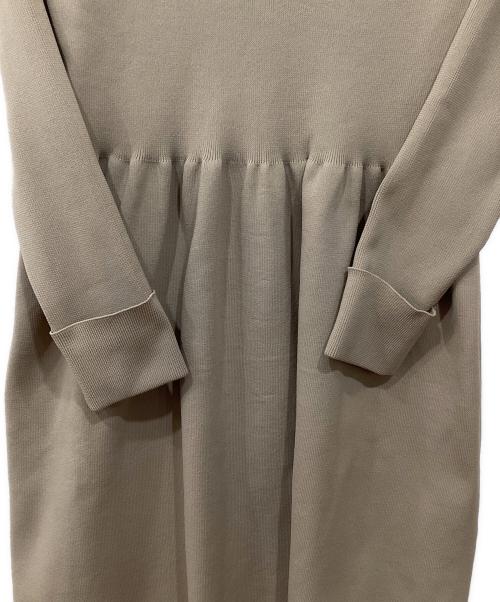 cle blatt（クレブラット）cle blatt (クレブラット) ポロニットロングワンピース ベージュ サイズ:M 未使用品の古着・服飾アイテム