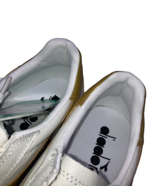 DIADORA（ディアドラ）DIADORA (ディアドラ) スニーカー ホワイト×ゴールド サイズ:26.5cm 未使用品の古着・服飾アイテム