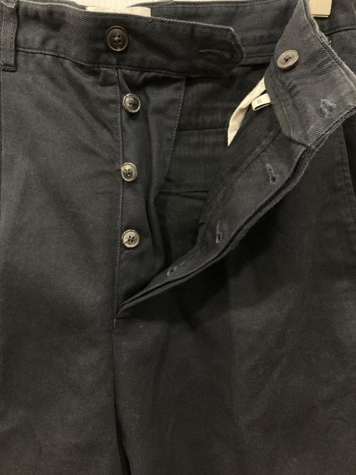 AMI Alexandre Mattiussi（アミアレクサンドルマテュッシ）AMI Alexandre Mattiussi (アミアレクサンドルマテュッシ) ハートロゴ クロップチノパンツ ネイビー サイズ:XSの古着・服飾アイテム