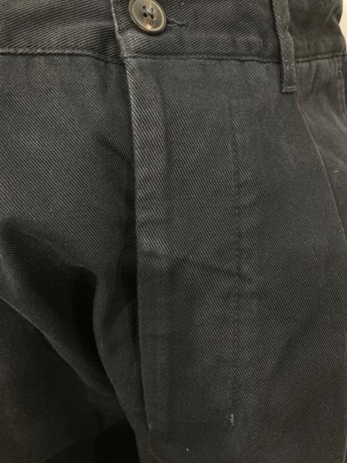 AMI Alexandre Mattiussi（アミアレクサンドルマテュッシ）AMI Alexandre Mattiussi (アミアレクサンドルマテュッシ) ハートロゴ クロップチノパンツ ネイビー サイズ:XSの古着・服飾アイテム