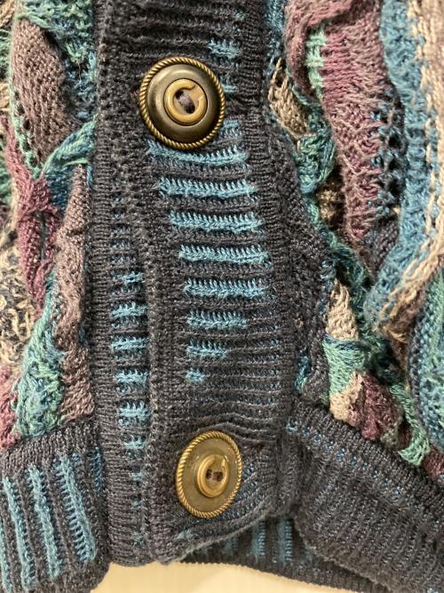 Coogi（クージー）Coogi (クージー) 3Dニットジャガードカーディガン ブルー×パープル サイズ:Sの古着・服飾アイテム