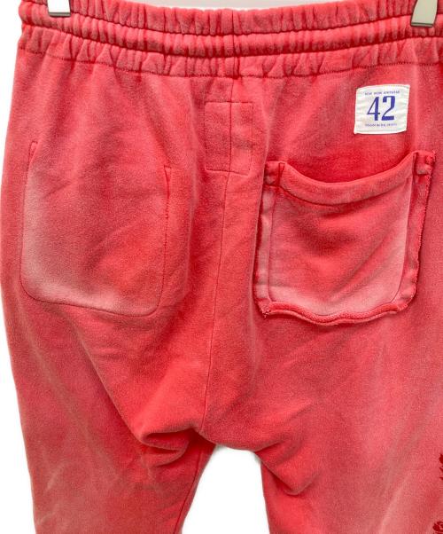 BOWWOW（バウワウ）BOWWOW (バウワウ) ヴィンテージ加工バラ柄スウェットパンツ レッド サイズ:Lの古着・服飾アイテム