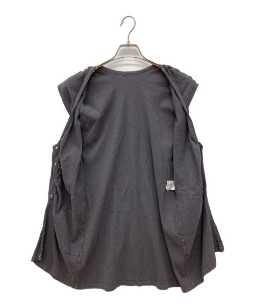 ISSEY MIYAKE me（イッセイ ミヤケ ミー）ISSEY MIYAKE ME (イッセイ ミヤケ ミー) シワ加工ストレッチ変形ベスト グレー サイズ:-の古着・服飾アイテム