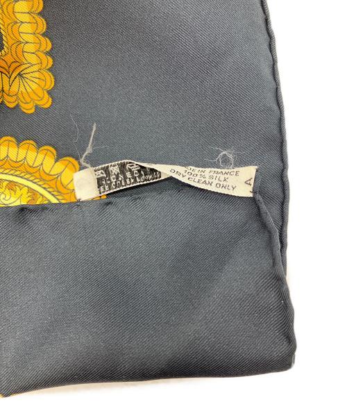 HERMES（エルメス）HERMES (エルメス) SELLES A HOUSSE/カバーへの腰かけ　カレ90 ネイビーの古着・服飾アイテム