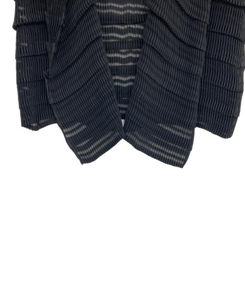 ISSEY MIYAKE（イッセイミヤケ）ISSEY MIYAKE (イッセイミヤケ) プリーツカーディガン ブラック サイズ:SIZE 2の古着・服飾アイテム