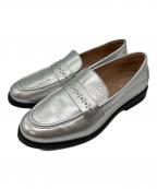 COLE HAANコールハーン）の古着「スタッシ エンブリッシュド ローファー」｜シルバー