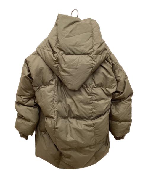 Vivienne Westwood RED LABEL（ヴィヴィアンウエストウッドレッドレーベル）Vivienne Westwood RED LABEL (ヴィヴィアンウエストウッドレッドレーベル) オーブボタンクロップドダウンジャケット ベージュ サイズ:2の古着・服飾アイテム