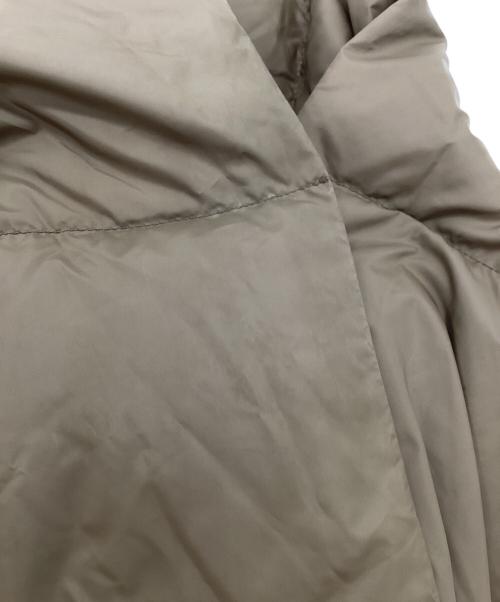 Vivienne Westwood RED LABEL（ヴィヴィアンウエストウッドレッドレーベル）Vivienne Westwood RED LABEL (ヴィヴィアンウエストウッドレッドレーベル) オーブボタンクロップドダウンジャケット ベージュ サイズ:2の古着・服飾アイテム