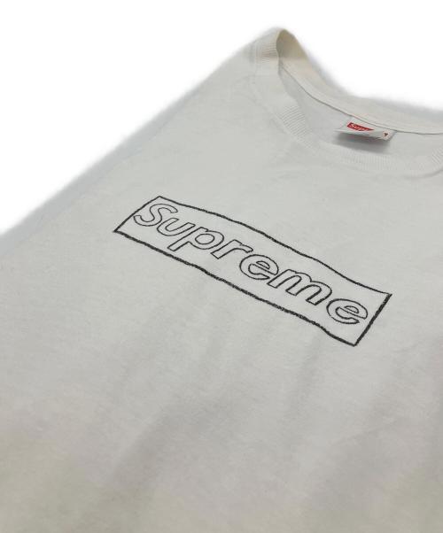 SUPREME（シュプリーム）SUPREME (シュプリーム) KAWS Chalk Logo Tee ホワイト サイズ:Lの古着・服飾アイテム