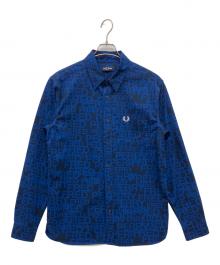 FRED PERRY（フレッドペリー）の古着「Graphic Text Shirt　グラフィックテキストシャツ」｜ブルー