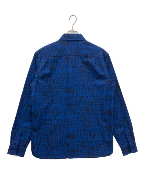FRED PERRY（フレッドペリー）FRED PERRY (フレッドペリー) Graphic Text Shirt　グラフィックテキストシャツ ブルー サイズ:Lの古着・服飾アイテム