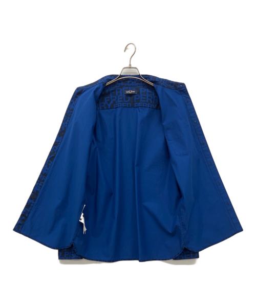 FRED PERRY（フレッドペリー）FRED PERRY (フレッドペリー) Graphic Text Shirt　グラフィックテキストシャツ ブルー サイズ:Lの古着・服飾アイテム