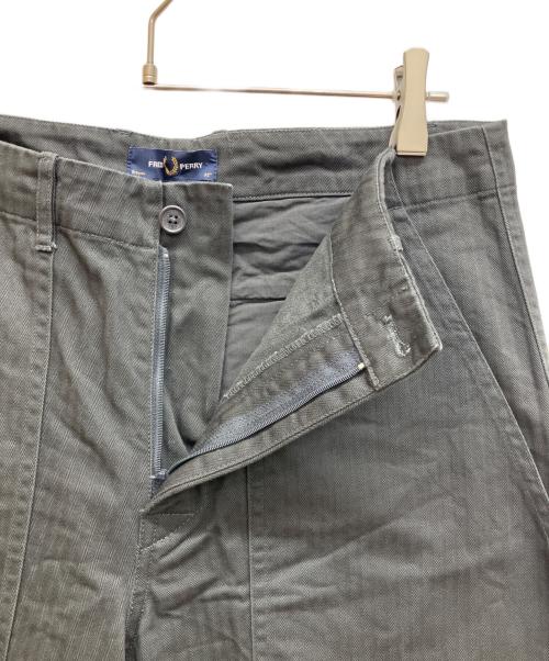 FRED PERRY（フレッドペリー）FRED PERRY (フレッドペリー) Herringbone Utility Trousers　ヘリンボーンユーティリティトラウザーズ　パンツ ブラック サイズ:81cm (W32)の古着・服飾アイテム
